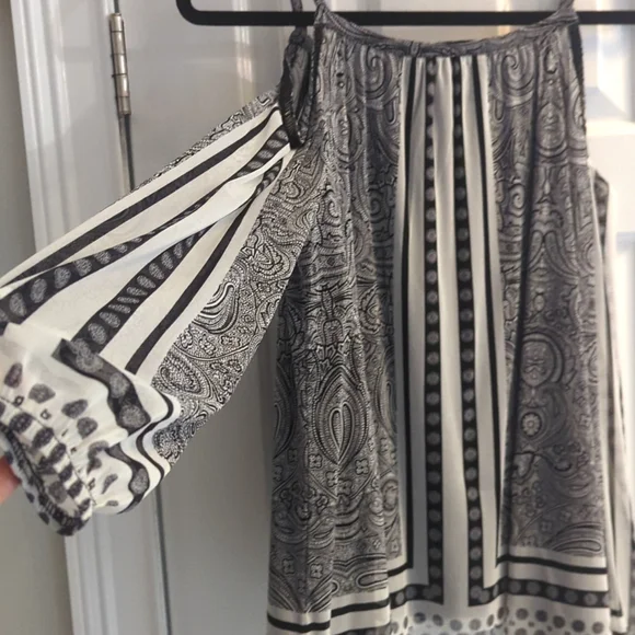 INC Size M Black and White print blouse with shoulder cutout. - Picture 7 of 10